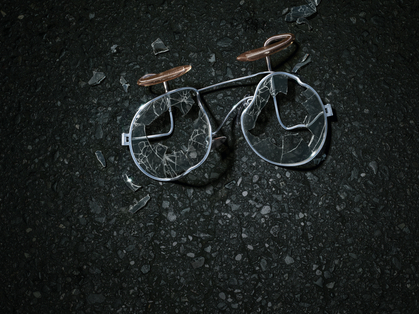 Cyclistes: ne jamais quitter les voitures des yeux